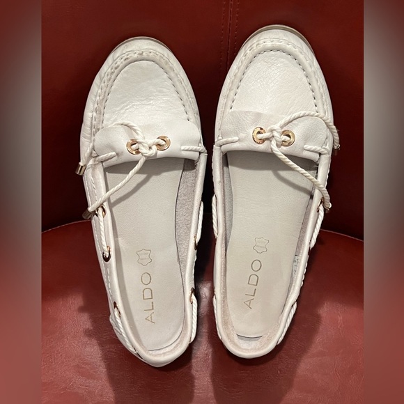 ALDO women leather white flat shoes/size M - Picture 6 of 9